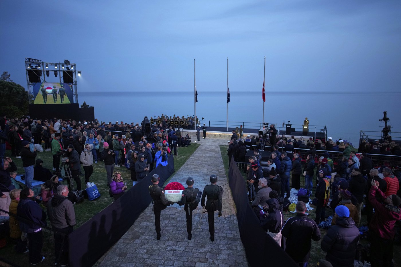 PHOTO COLLECTION:Anzac Day | iNFOnews.ca