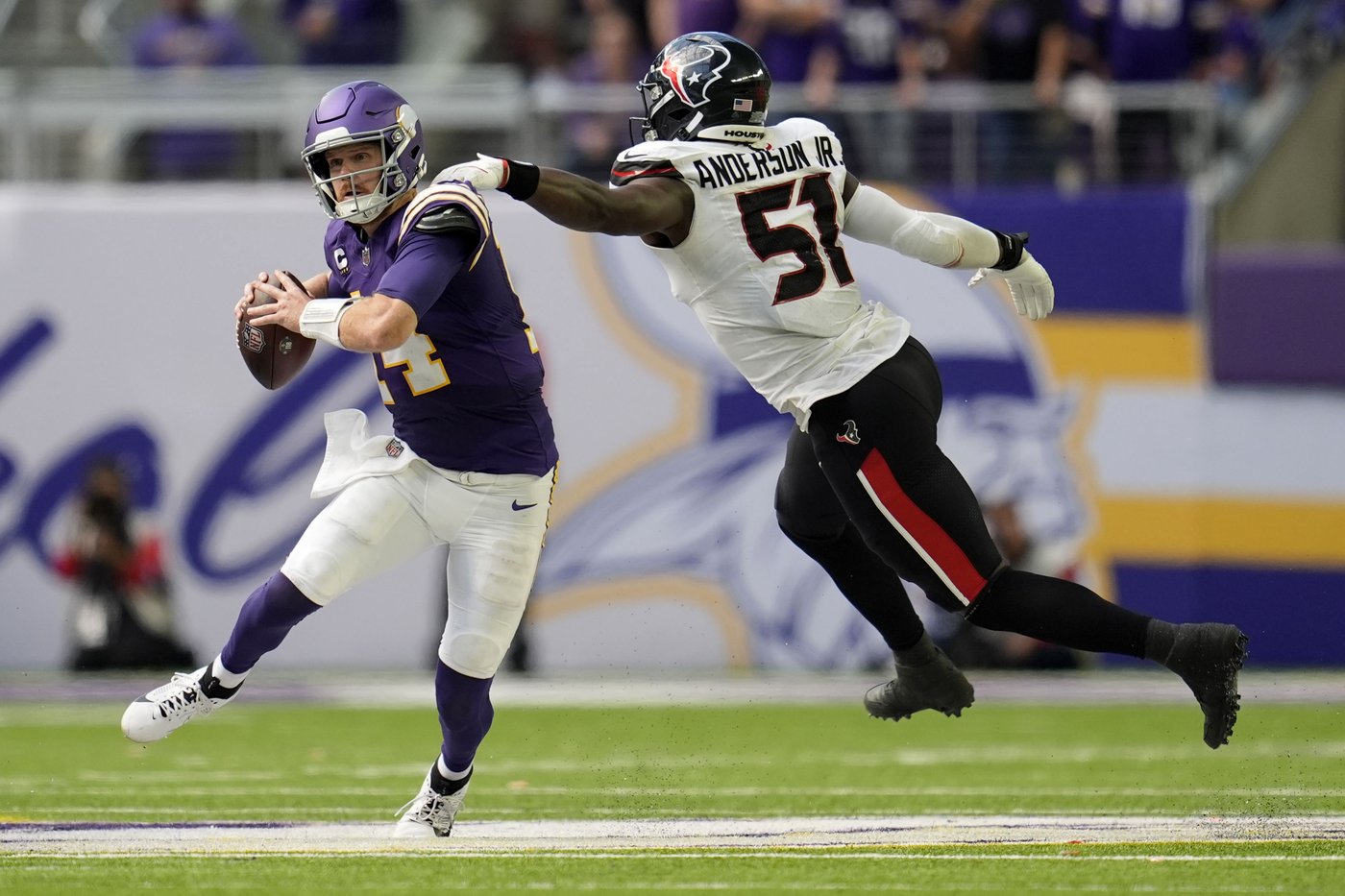 Sam Darnold throws 4 TD's as undefeated Vikings overwhelm Texans 34-7 | iNFOnews.ca