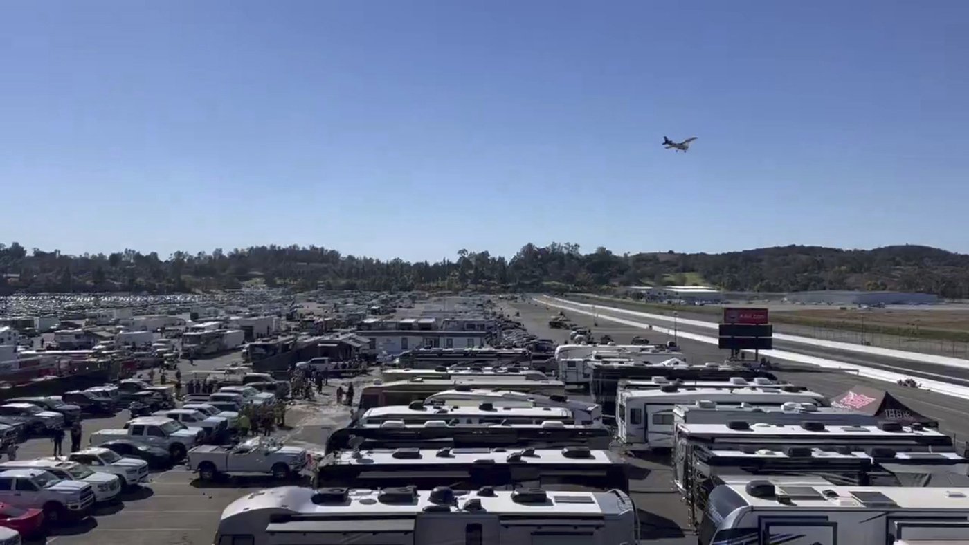 3 hurt when small plane crashes near Southern California dragstrip hosting racing event | iNFOnews.ca