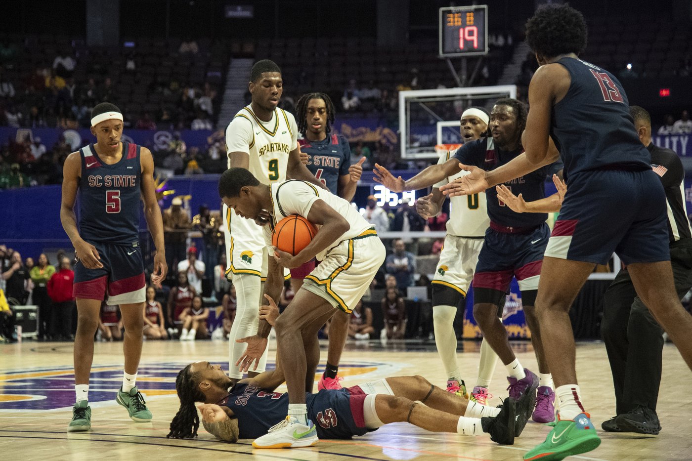 Norfolk State coach angry over being 28 1/2-point underdog to Florida, asks, 'Are we that bad?' | iNFOnews.ca