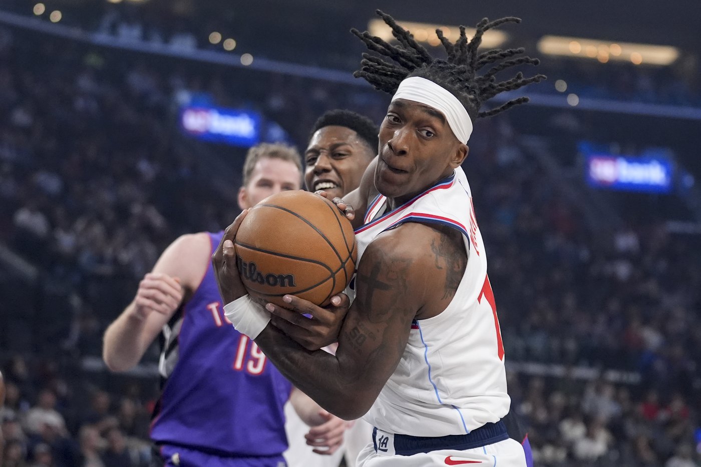 Harden, Powell score 24 points apiece as Clippers edge Raptors 105-103 | iNFOnews.ca Harden, Powell score 24 points apiece as Clippers edge Raptors 105-103 | iNFOnews.ca