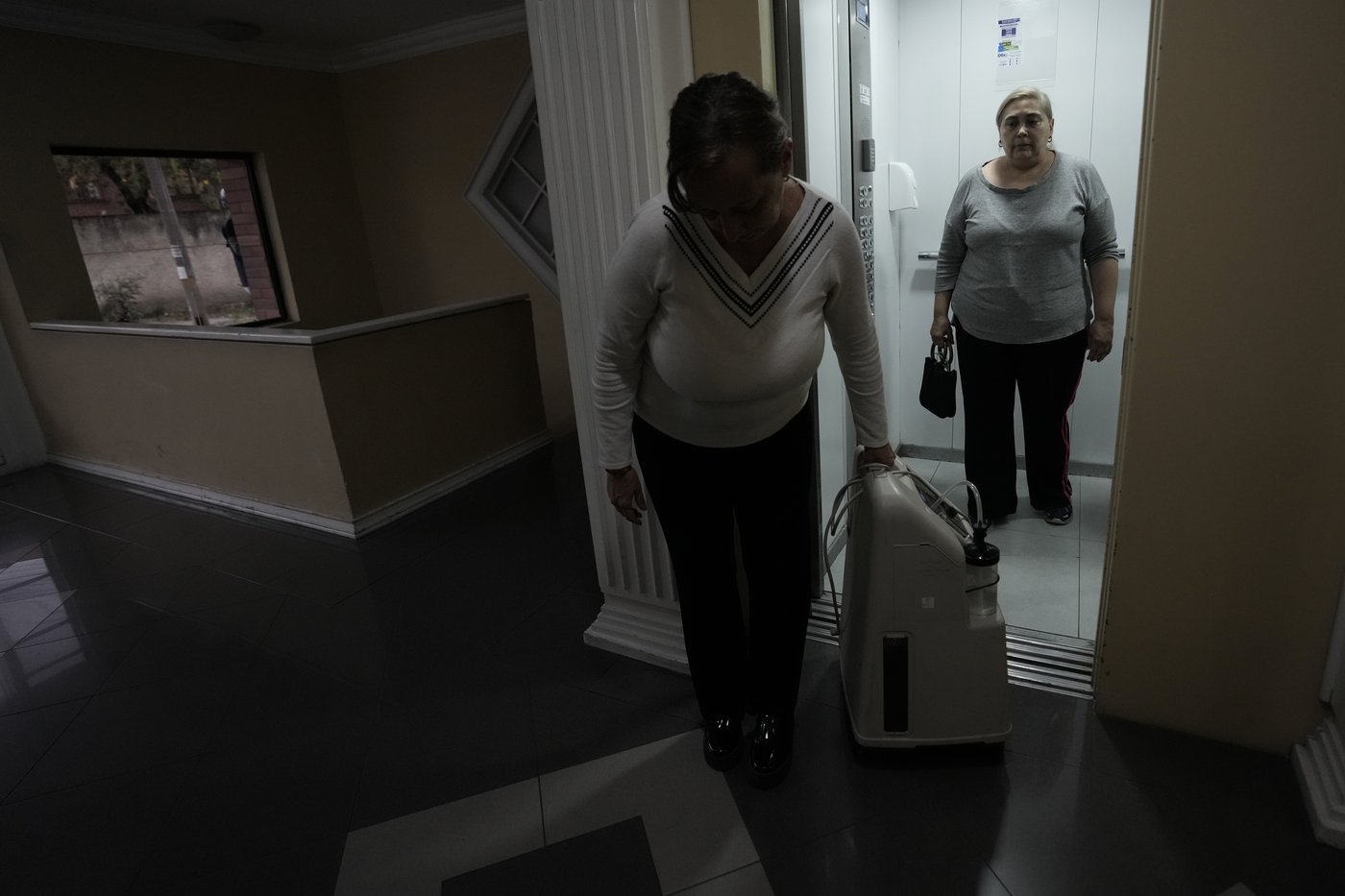 In Ecuador, power-dependent patients wait in anguish as the government imposes hours-long blackouts | iNFOnews.ca