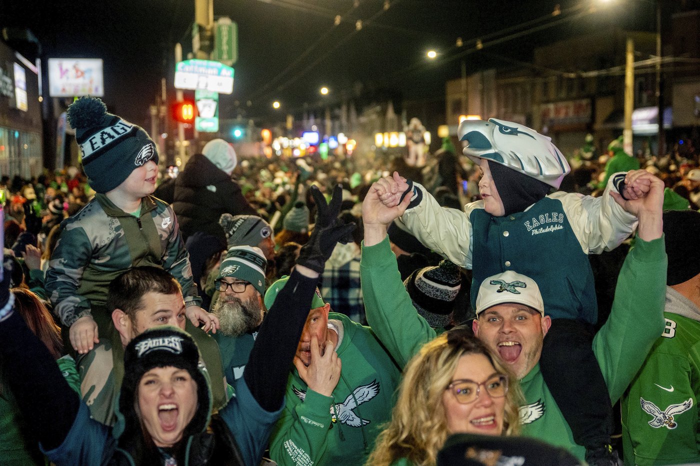 Fan hurt while celebrating Philadelphia Eagles win dies from his injuries | iNFOnews.ca