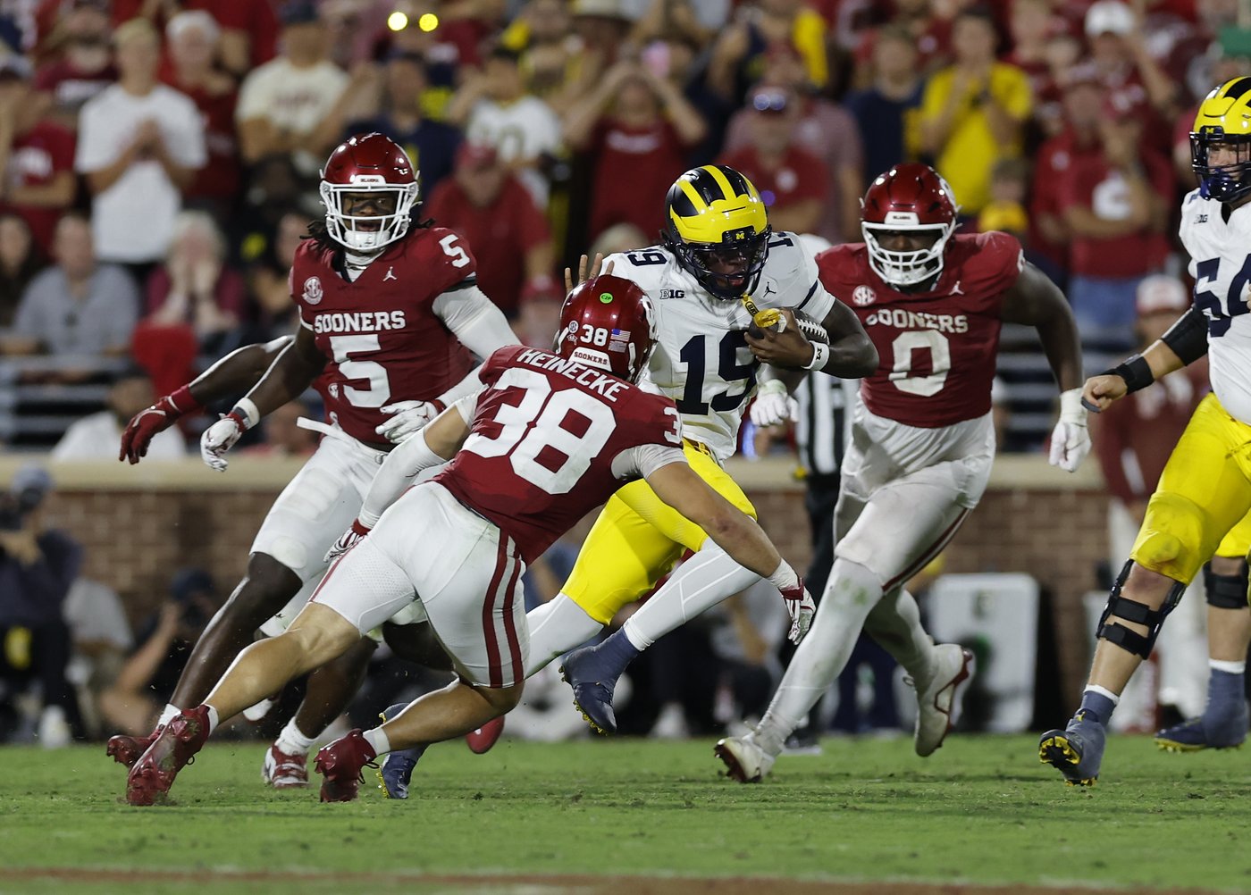Michigan freshman QB Bryce Underwood stifled in 24-13 loss to Oklahoma | iNFOnews.ca Michigan freshman QB Bryce Underwood stifled in 24-13 loss to Oklahoma | iNFOnews.ca