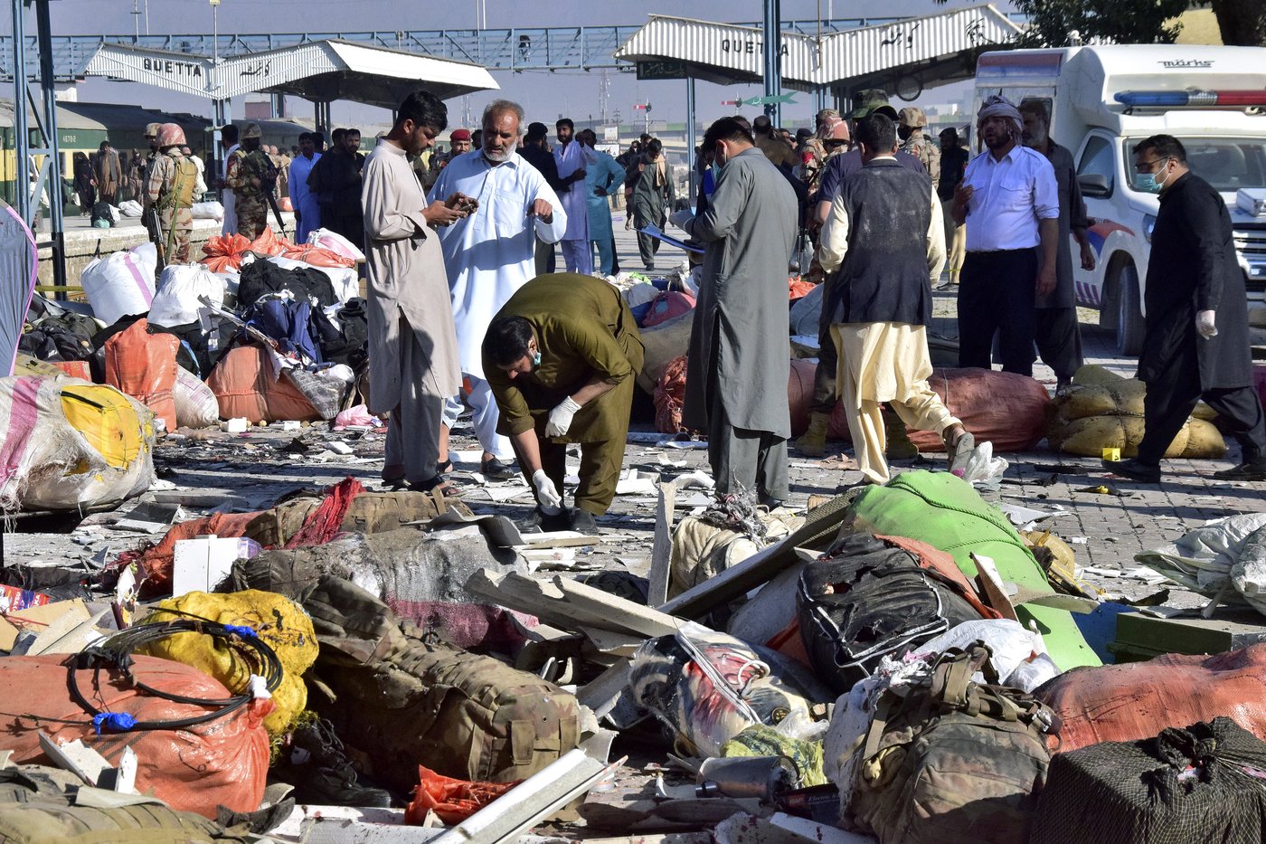 A powerful suicide bombing at a rail station in southwestern Pakistan kills at least 26 | iNFOnews.ca A powerful suicide bombing at a rail station in southwestern Pakistan kills at least 26 | iNFOnews.ca