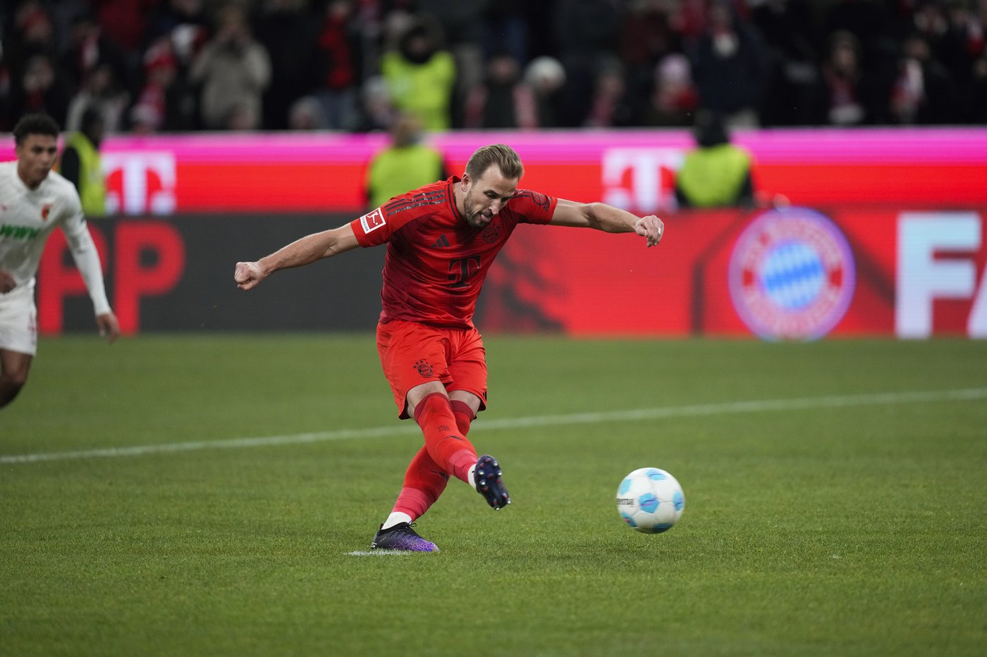 Kane hat trick against Augsburg hides Bayern's concerning lack of goals | iNFOnews.ca