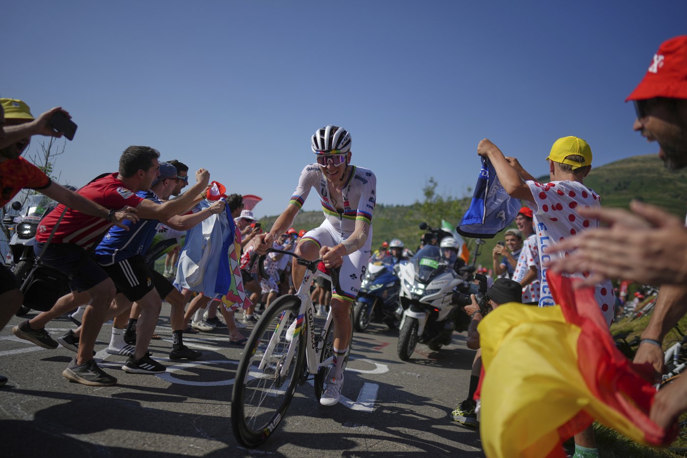 Pogačar powers to big Pyrenees win to reclaim Tour de France yellow jersey | iNFOnews.ca Pogačar powers to big Pyrenees win to reclaim Tour de France yellow jersey | iNFOnews.ca