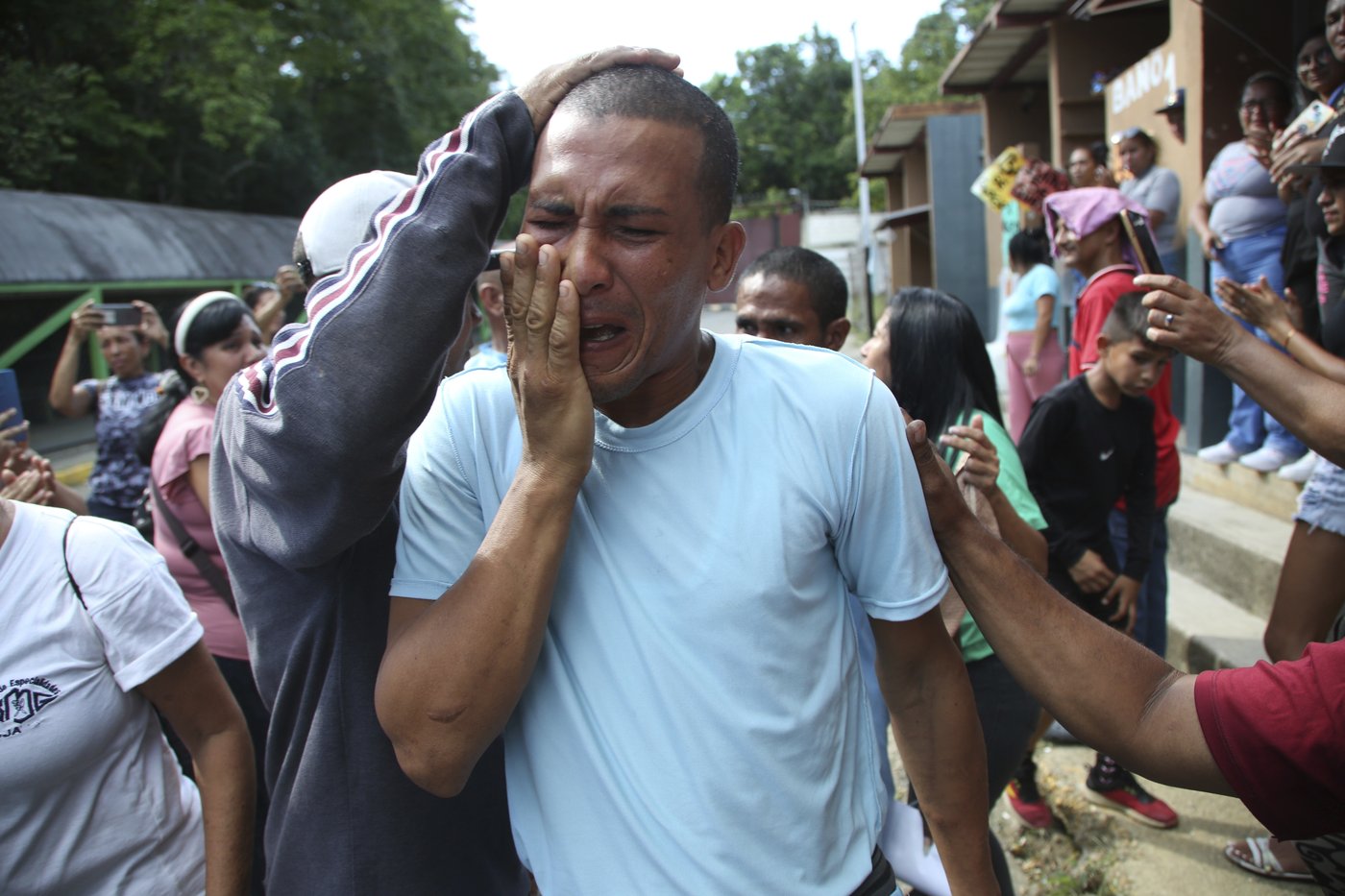 Venezuela releases from prison some of the thousands detained after presidential election | iNFOnews.ca