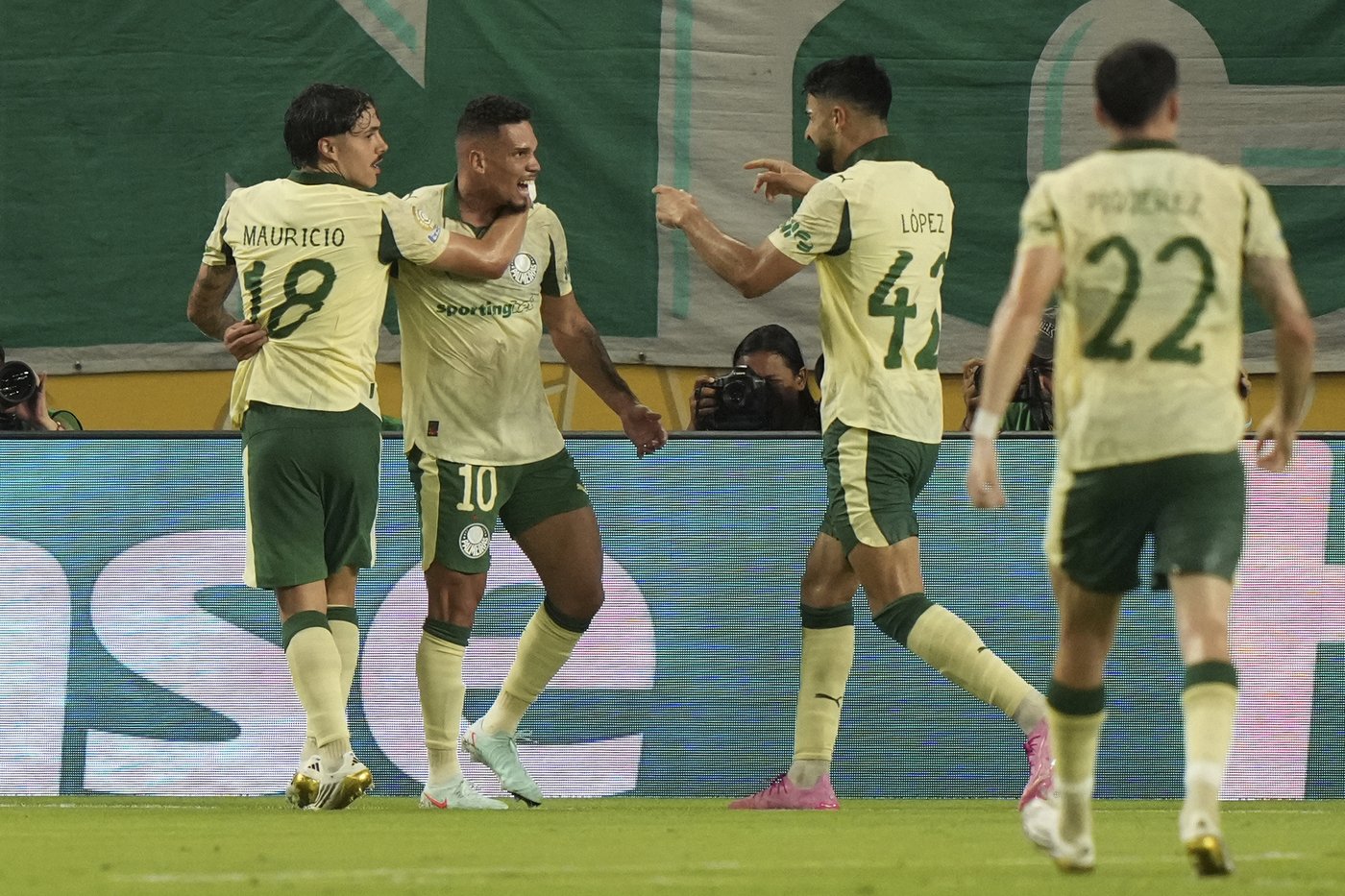 Palmeiras comes back to tie Inter Miami 2-2, sending both teams to Club World Cup round of 16 | iNFOnews.ca Palmeiras comes back to tie Inter Miami 2-2, sending both teams to Club World Cup round of 16 | iNFOnews.ca
