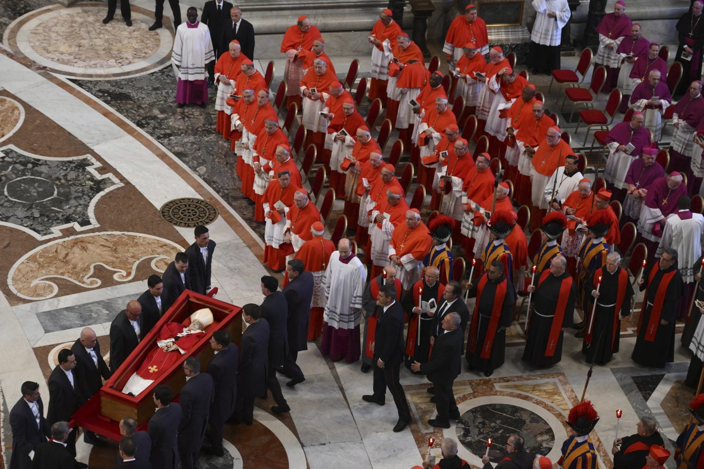 PHOTO COLLECTION: Vatican Pope Procession | iNFOnews.ca PHOTO COLLECTION: Vatican Pope Procession | iNFOnews.ca