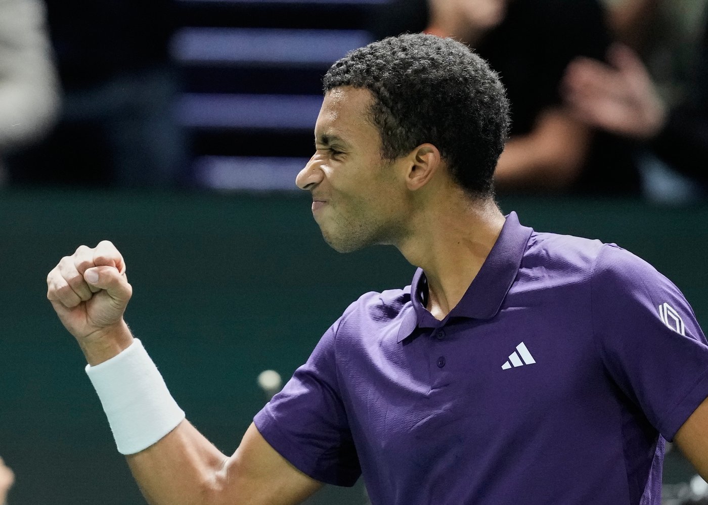 Canada's Auger-Aliassime rallies past Altmaier to reach Paris Masters quarterfinals | iNFOnews.ca