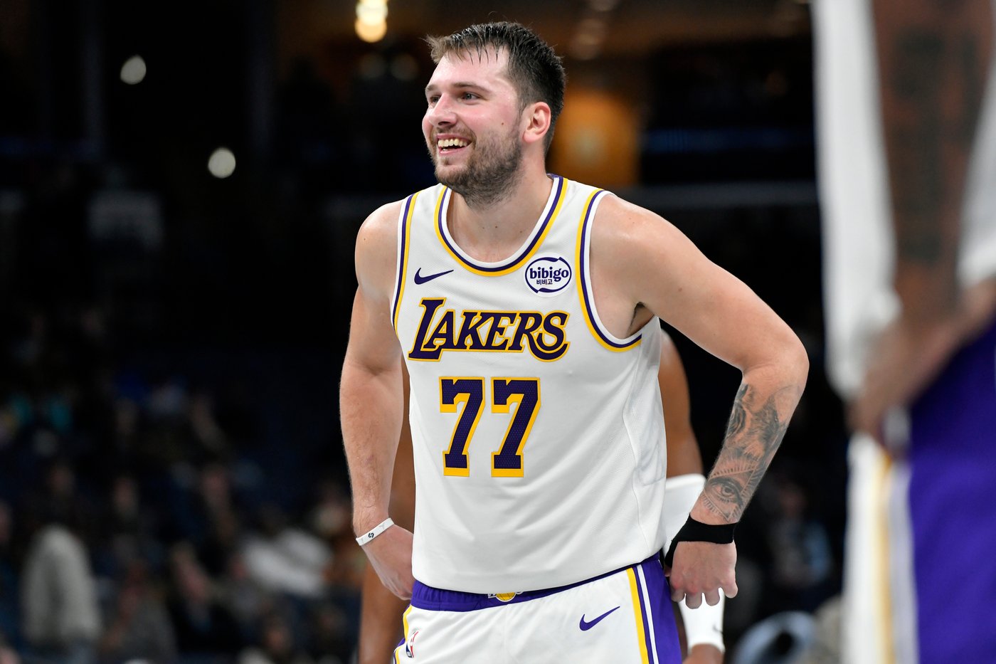 Lakers' Doncic has third 40-point game to start season, matching Wilt Chamberlain's mark | iNFOnews.ca