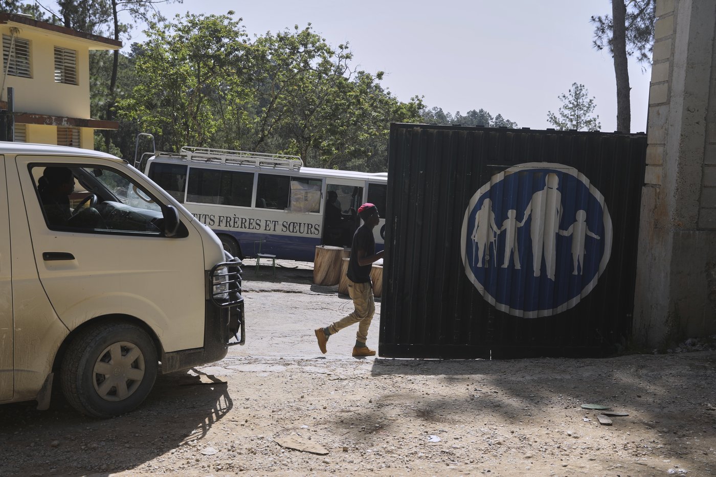 Irish missionary among 8 people freed in Haiti after being kidnapped during attack on orphanage | iNFOnews.ca