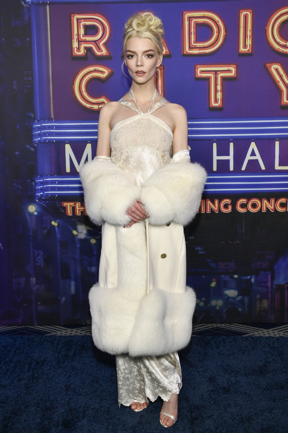 Cher, Lady Gaga, Miley Cyrus, Snoop Dogg: 'Saturday Night Live' is feted with a concert for the ages | iNFOnews.ca Cher, Lady Gaga, Miley Cyrus, Snoop Dogg: 'Saturday Night Live' is feted with a concert for the ages | iNFOnews.ca