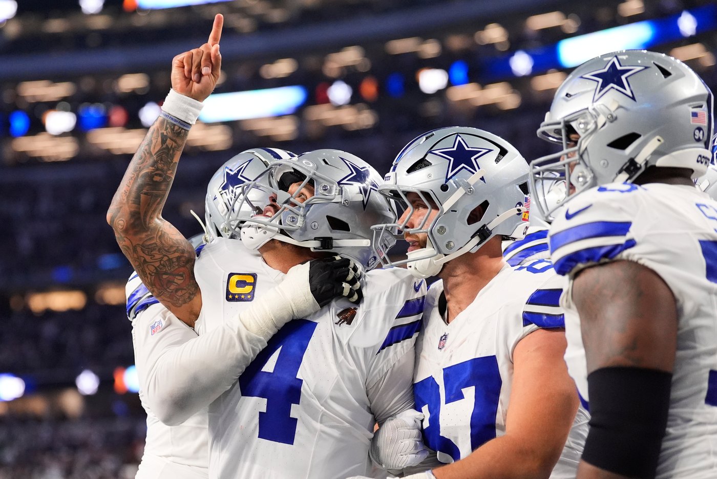 Dak Prescott rallies Cowboys from 21 down to beat Eagles 24-21 after breaking Tony Romo's record | iNFOnews.ca