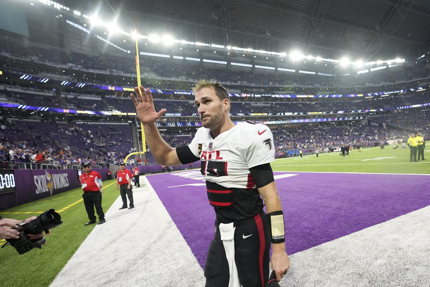 QB Kirk Cousins remains in a slump as the Vikings spoil his homecoming with 2 interceptions | iNFOnews.ca QB Kirk Cousins remains in a slump as the Vikings spoil his homecoming with 2 interceptions | iNFOnews.ca