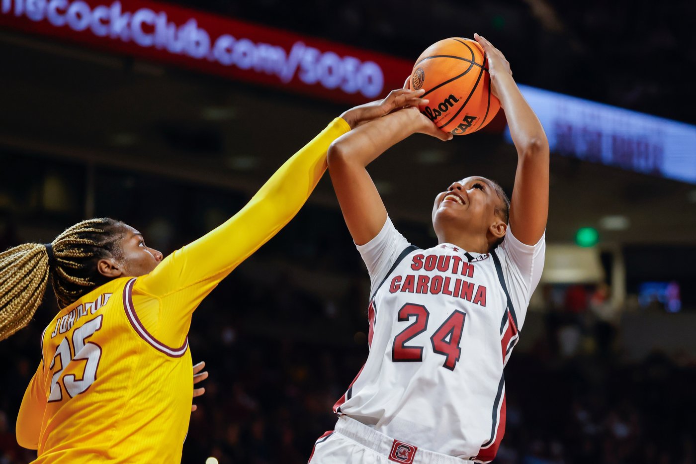 Three players top 20 points in No. 2 South Carolina's 106-56 rout of Winthrop | iNFOnews.ca Three players top 20 points in No. 2 South Carolina's 106-56 rout of Winthrop | iNFOnews.ca