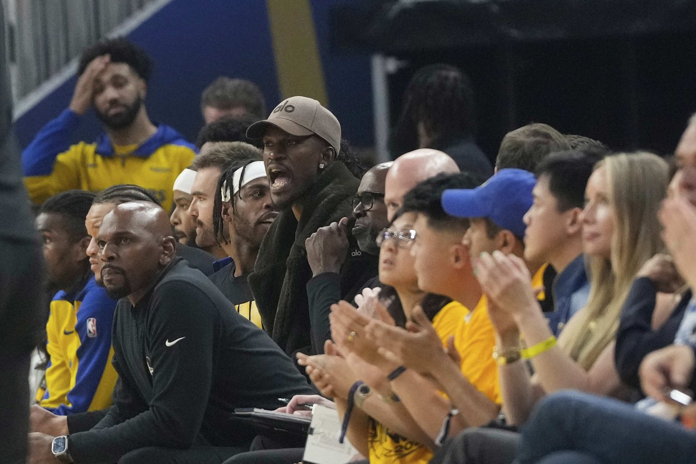 Jimmy Butler sits out with injury as Stephen Curry leads Warriors to Game 3 win over Rockets | iNFOnews.ca