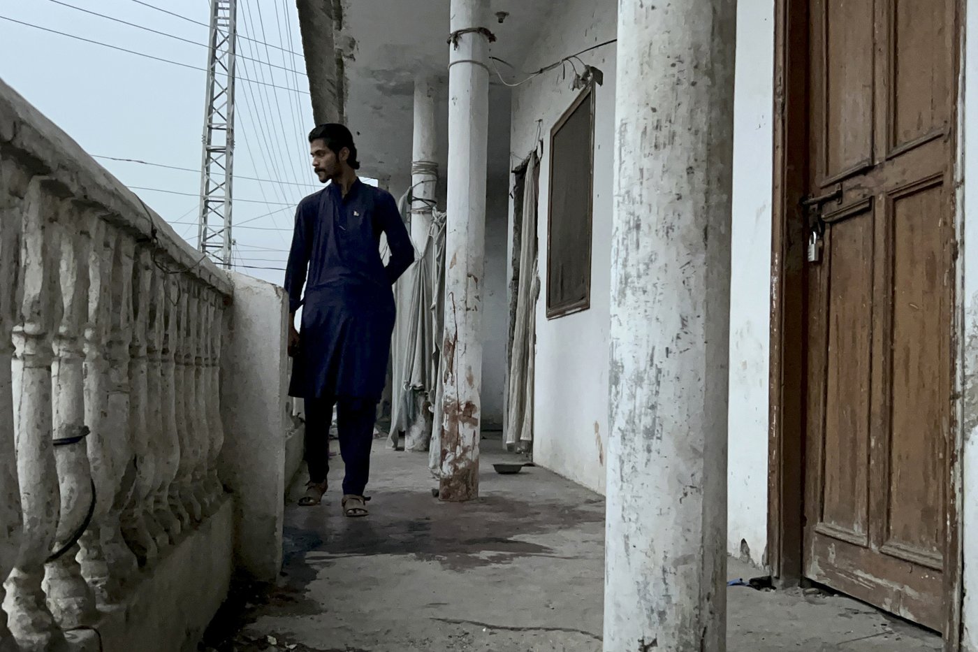 Pakistan police arrest 3 men who stabbed and killed 2 transgender women at their home | iNFOnews.ca Pakistan police arrest 3 men who stabbed and killed 2 transgender women at their home | iNFOnews.ca