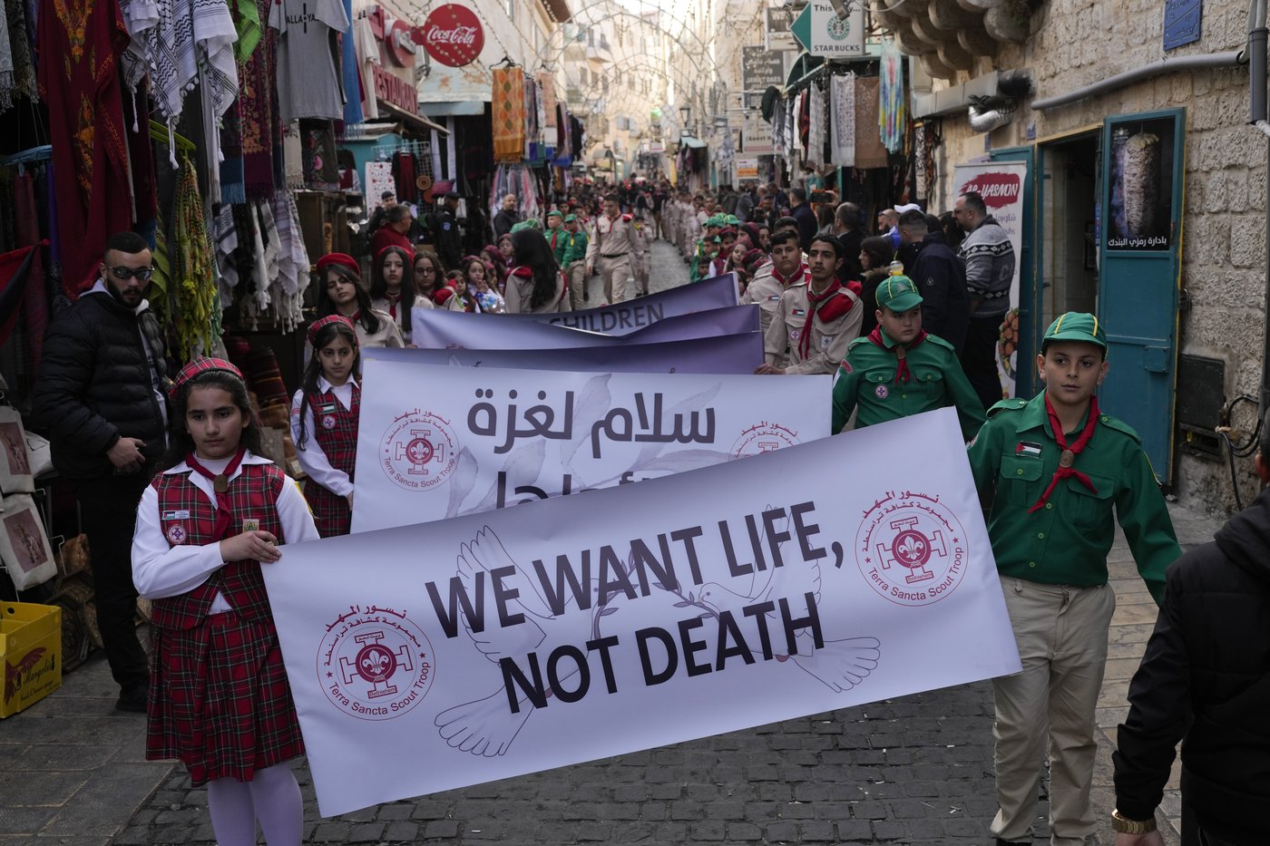 Cities worldwide hold subdued Christmas Eve celebrations amid conflicts | iNFOnews.ca Cities worldwide hold subdued Christmas Eve celebrations amid conflicts | iNFOnews.ca
