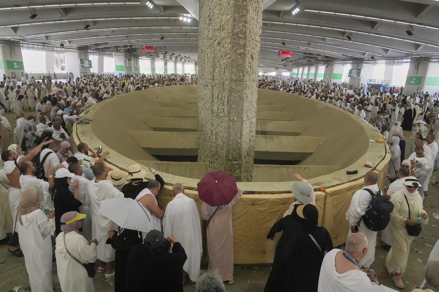 Symbolism and smiles during the stoning of the devil ritual at the Hajj | iNFOnews.ca