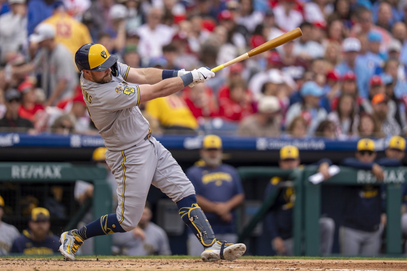 Hoskins has 2 HRs and 6 RBIs, Chourio adds 4 hits and 5 RBIs as Brewers beat Phillies 17-7 | iNFOnews.ca
