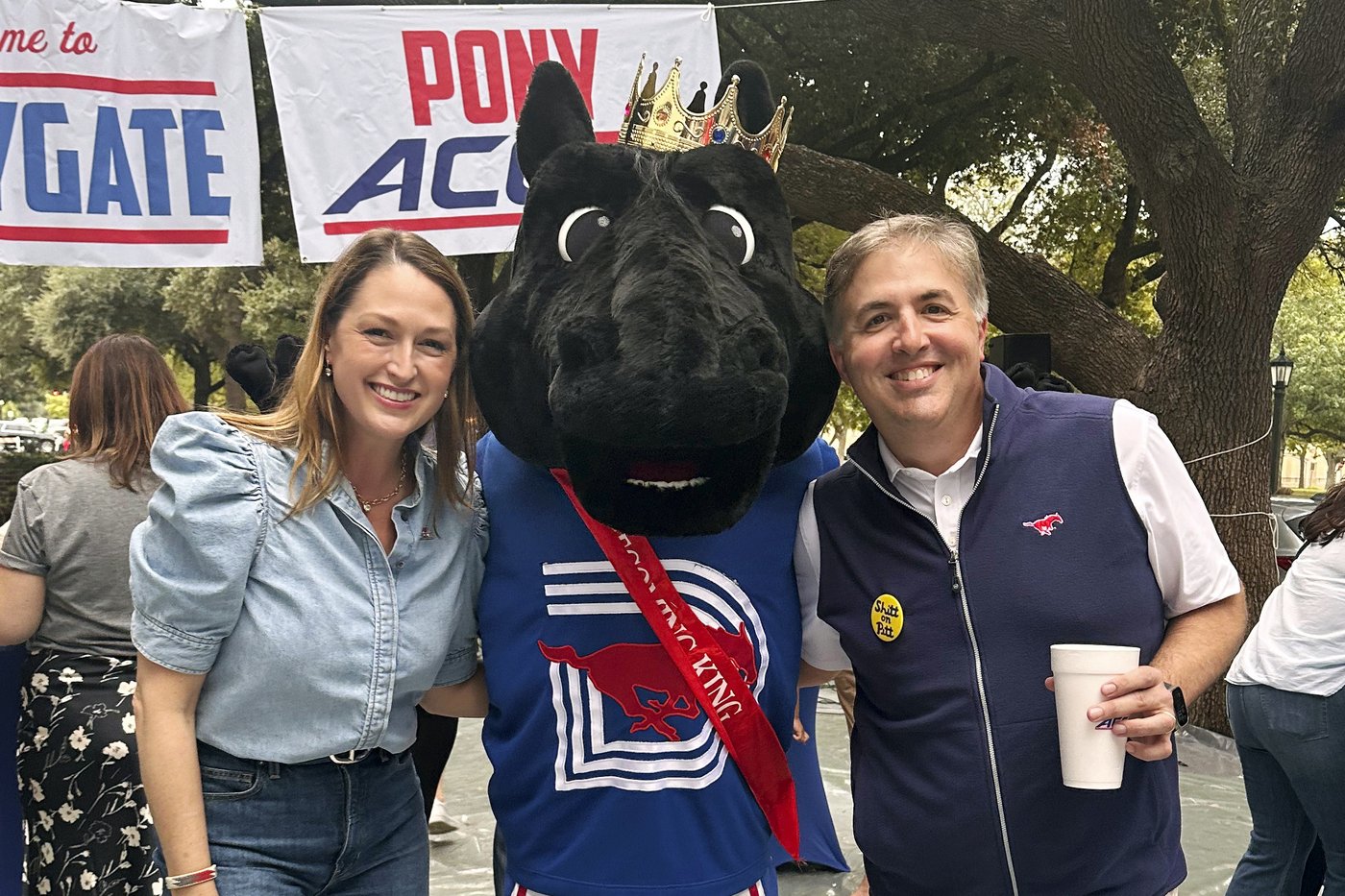 'Better than going to Disney World': Fans revel in CFP debuts at campus sites | iNFOnews.ca