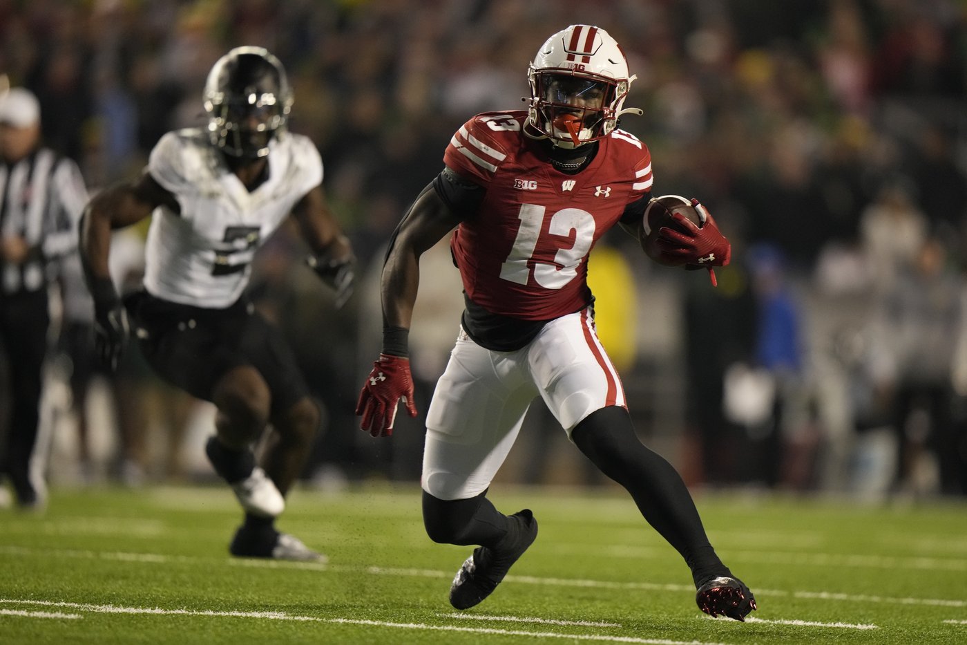 No. 1 Oregon rallies in 4th quarter to beat Wisconsin 16-13 | iNFOnews.ca No. 1 Oregon rallies in 4th quarter to beat Wisconsin 16-13 | iNFOnews.ca