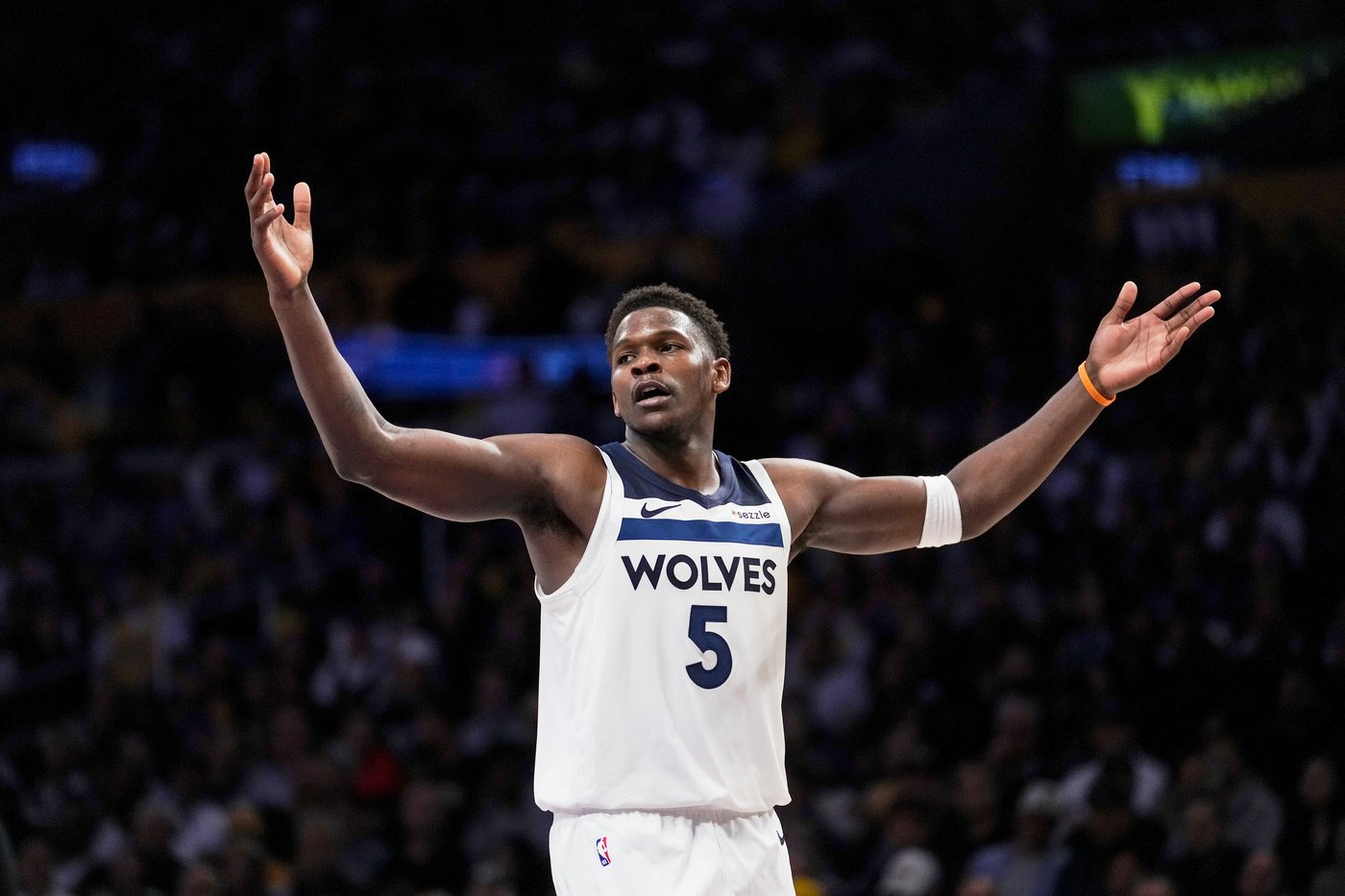 Chippiness heating up in the NBA playoffs. Familiarity breeds contempt in Bucks-Pacers series | iNFOnews.ca Chippiness heating up in the NBA playoffs. Familiarity breeds contempt in Bucks-Pacers series | iNFOnews.ca
