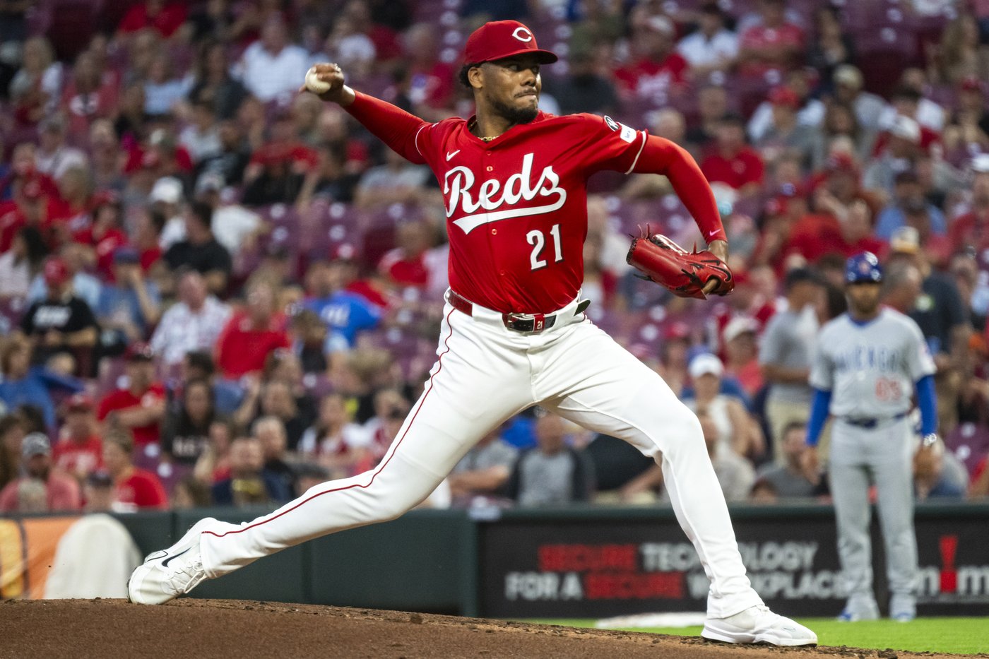 Hunter Greene tosses first career complete game as wild-card chasing Reds blank Cubs 1-0 | iNFOnews.ca