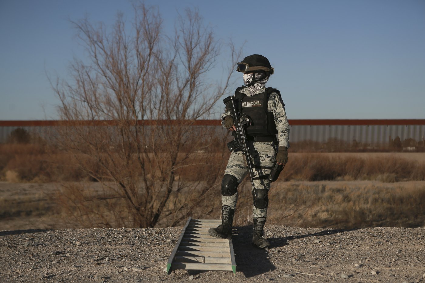 Mexico deploys the first of 10,000 National Guard troops to US border after Trump's tariff threat | iNFOnews.ca Mexico deploys the first of 10,000 National Guard troops to US border after Trump's tariff threat | iNFOnews.ca