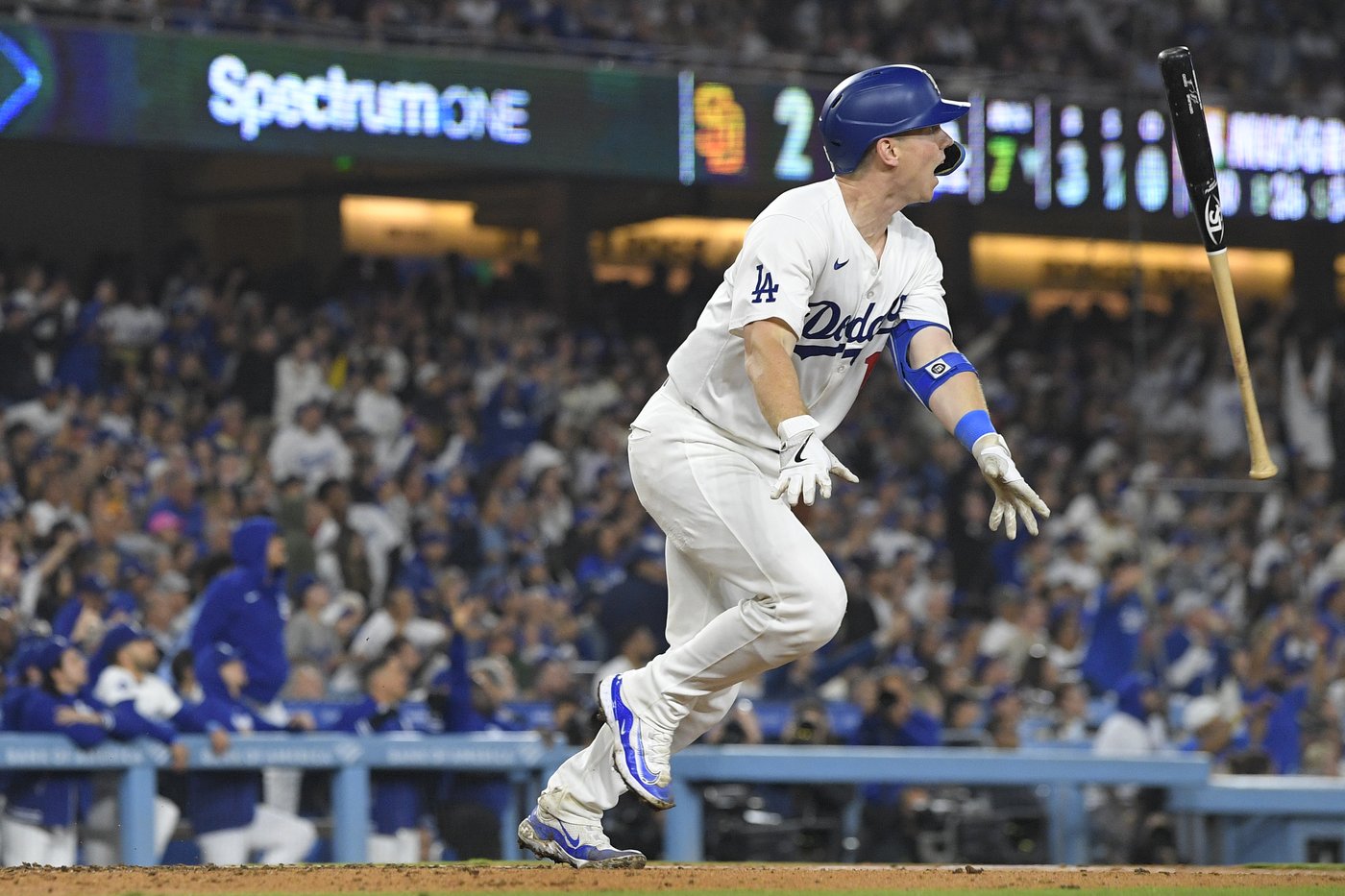 Dodgers rally with 5 runs in 7th and beat Padres 7-2 to clinch 11th NL West title in 12 years | iNFOnews.ca Dodgers rally with 5 runs in 7th and beat Padres 7-2 to clinch 11th NL West title in 12 years | iNFOnews.ca