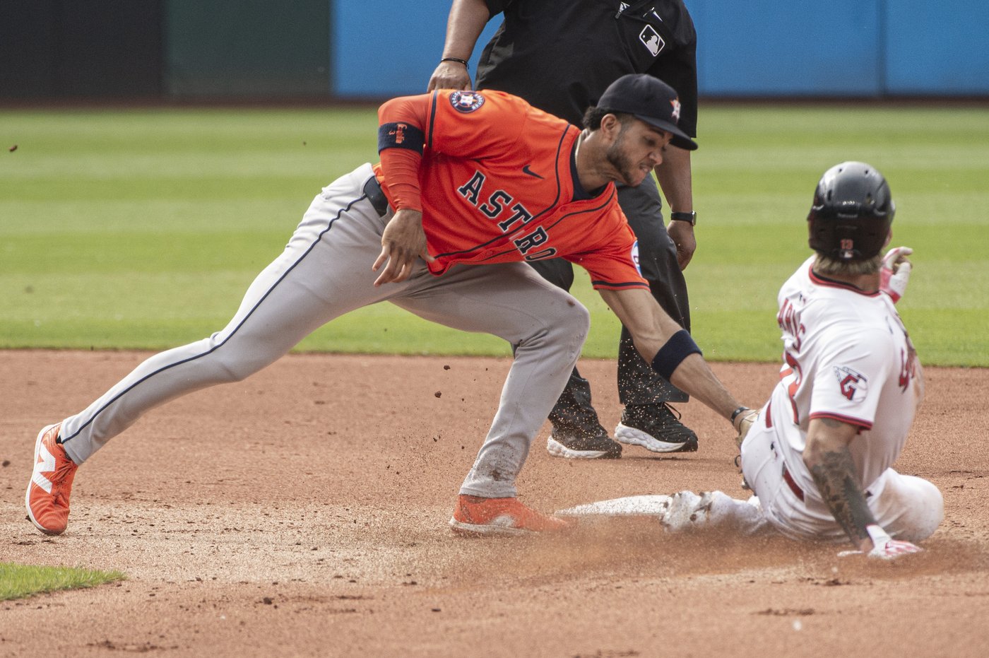 Astros take lead on wild pitch and defeat Guardians 5-3 in 10 innings | iNFOnews.ca