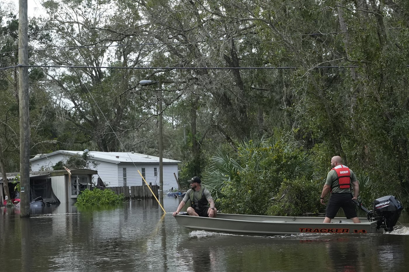 Residents slog through flooded streets, clear debris after Hurricane Milton tore through Florida | iNFOnews.ca