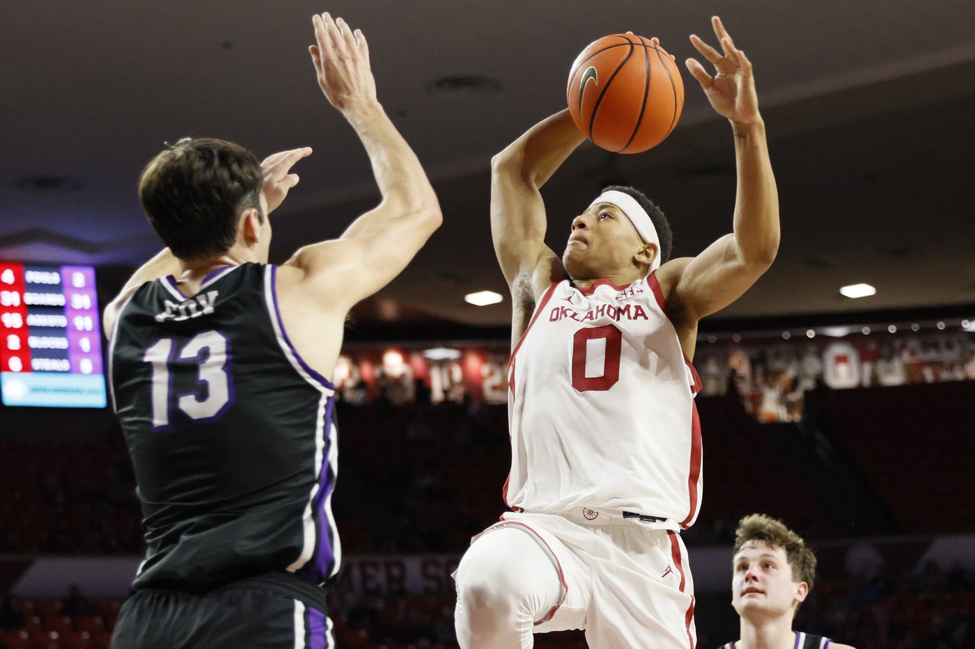 Duke Miles scores a season-high 29 points and No. 14 Oklahoma beats Central Arkansas 89-66 | iNFOnews.ca