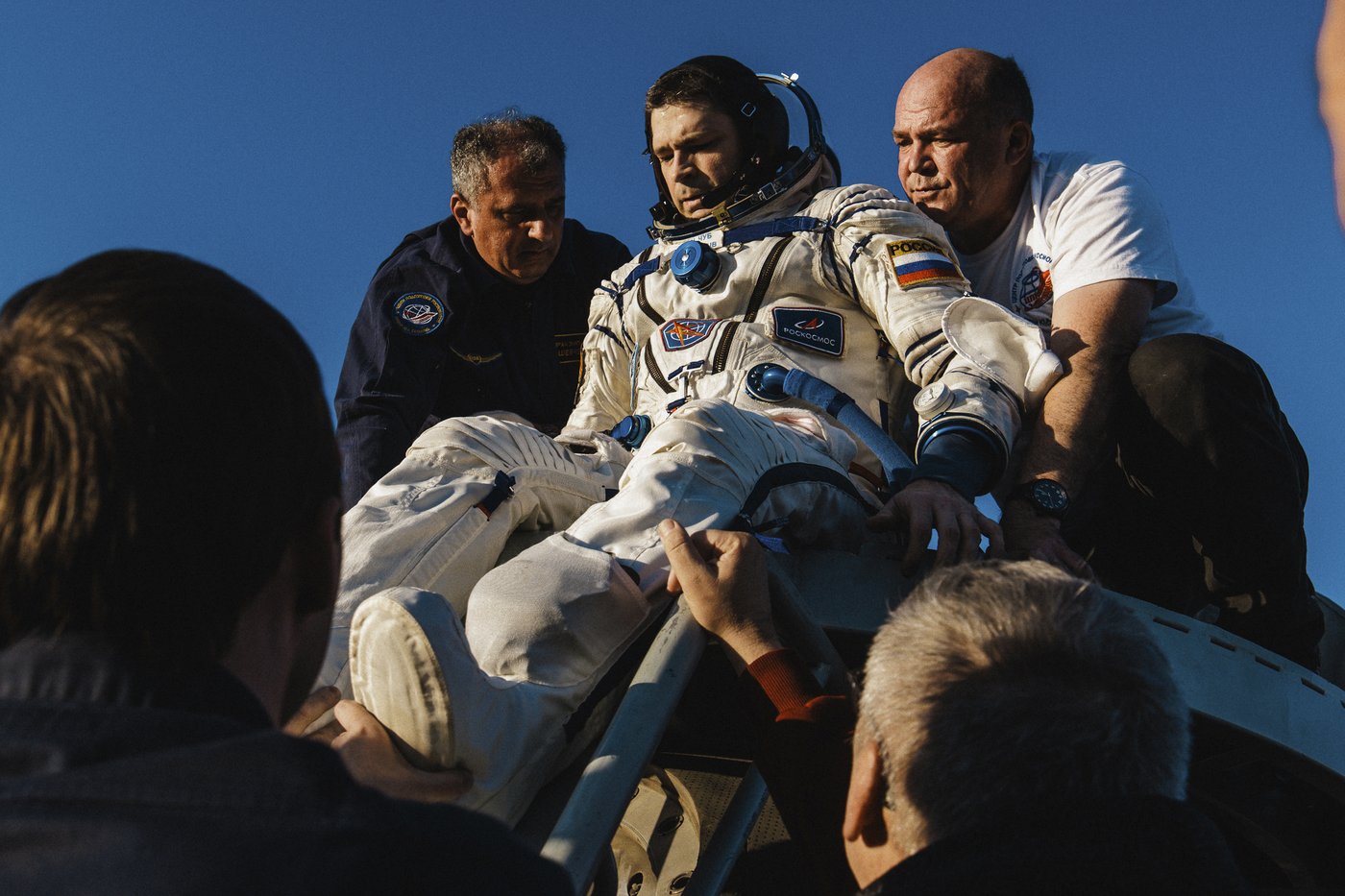 2 record-breaking Russians and an American who lived on space station for 6 months return to Earth | iNFOnews.ca