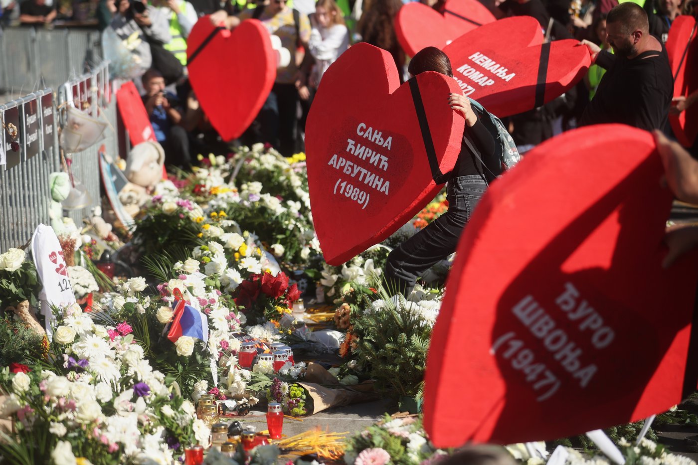 Serbia marks anniversary of deadly train station disaster with large rally | iNFOnews.ca Serbia marks anniversary of deadly train station disaster with large rally | iNFOnews.ca