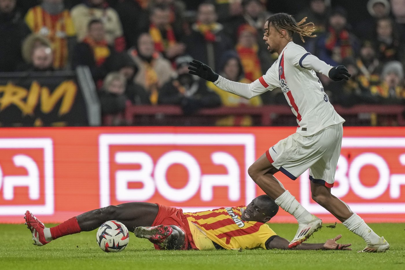 Barcola scores and assists as PSG struggles past Lens with Man City next in crunch match | iNFOnews.ca