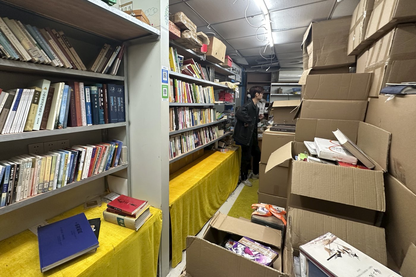 As China cracks down on bookstores at home, Chinese-language booksellers are flourishing overseas | iNFOnews.ca