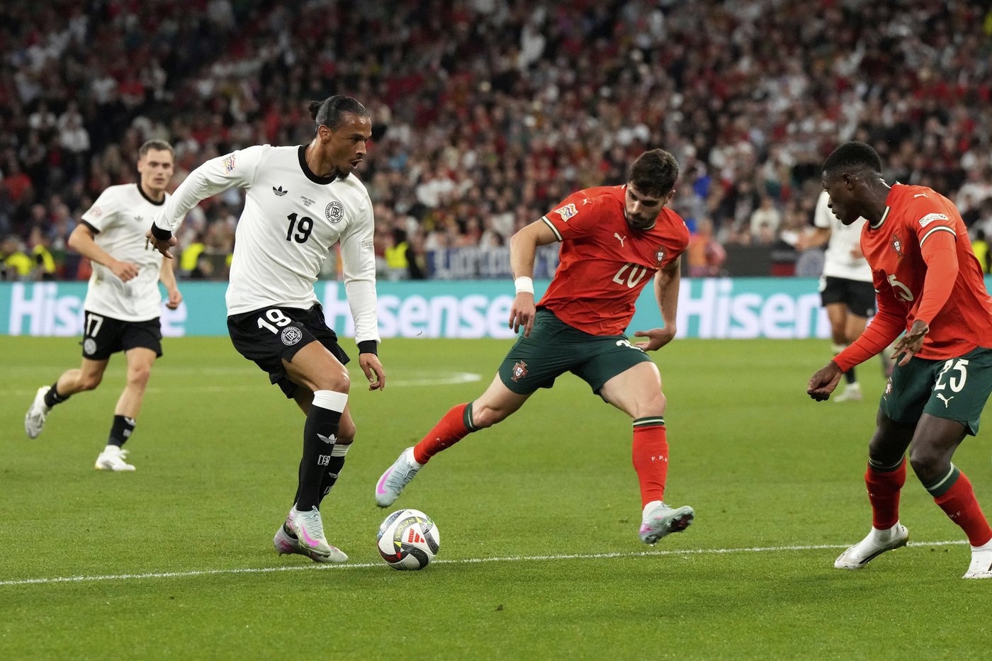 Leroy Sané bids Bayern fans goodbye ahead of a likely move to Galatasaray | iNFOnews.ca Leroy Sané bids Bayern fans goodbye ahead of a likely move to Galatasaray | iNFOnews.ca