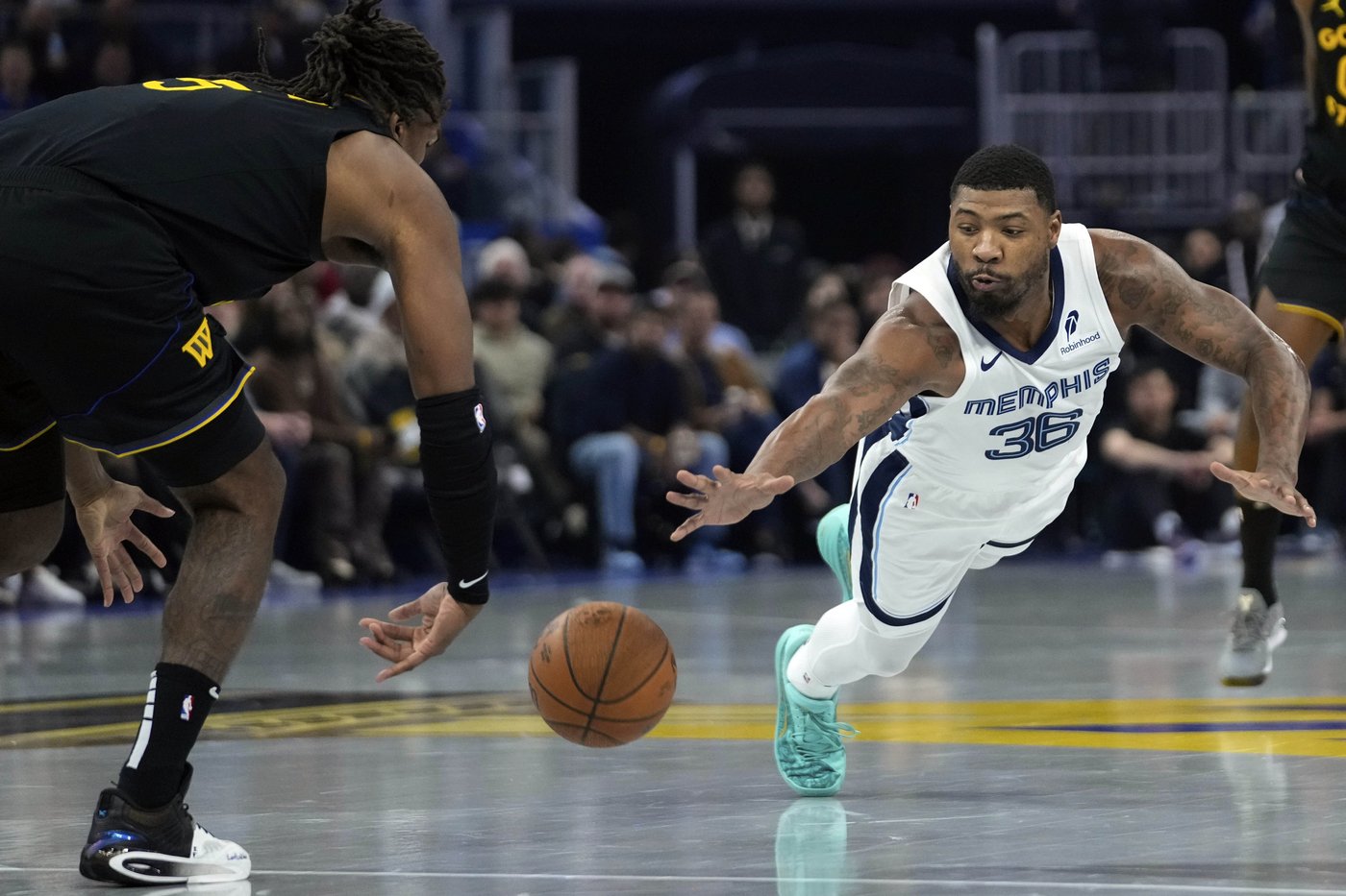 Draymond Green and Stephen Curry lead balanced Warriors past Grizzlies 123-118 | iNFOnews.ca