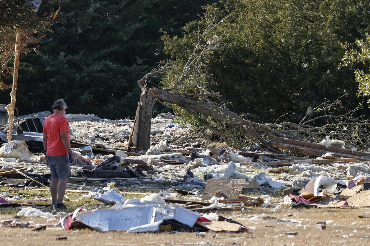 Explosion near Dallas levels house and kills 2 people | iNFOnews.ca