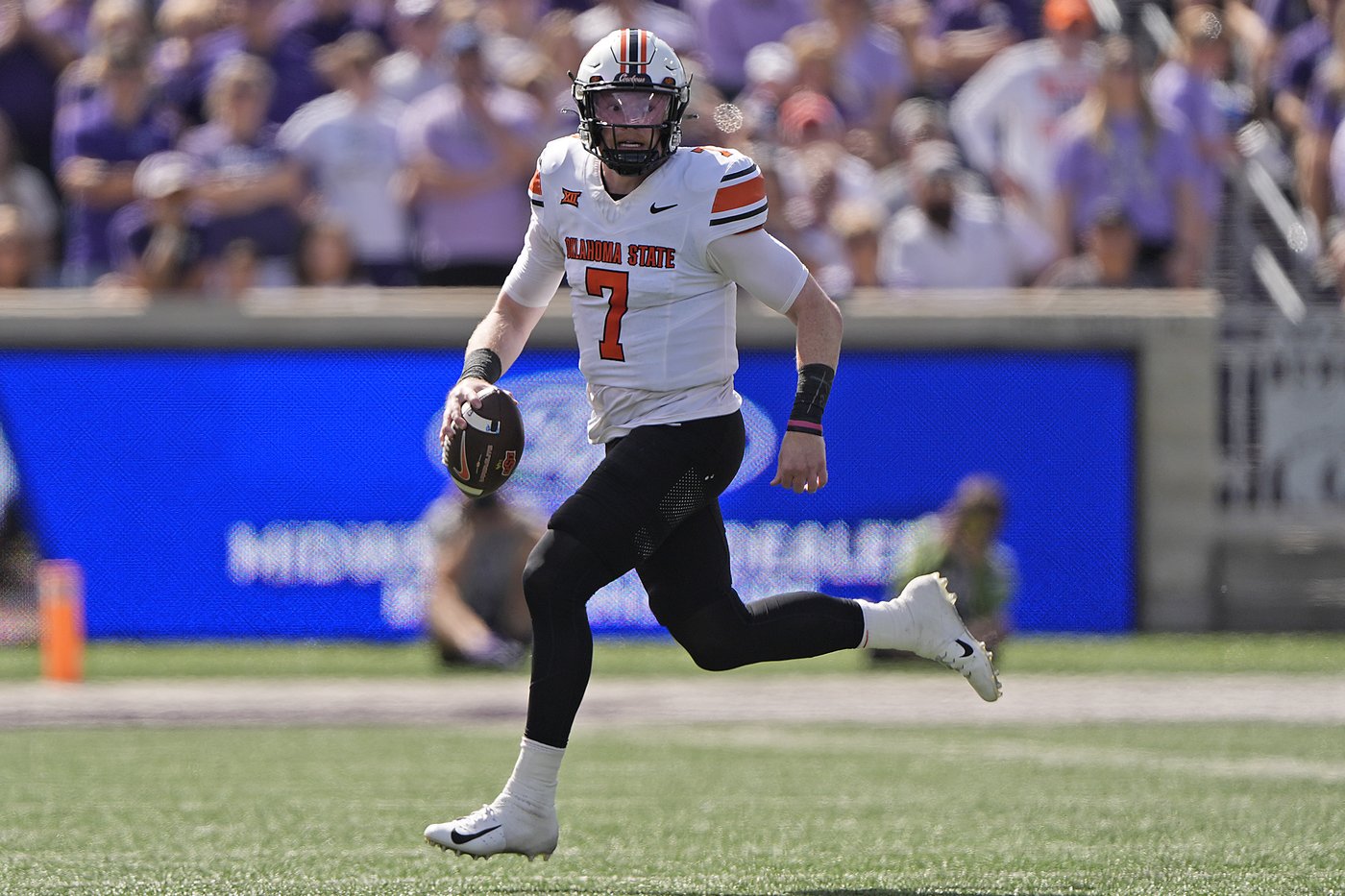 Avery Johnson's 5 total TDs lead No. 23 Kansas State past No. 20 Oklahoma State, 42-20 | iNFOnews.ca Avery Johnson's 5 total TDs lead No. 23 Kansas State past No. 20 Oklahoma State, 42-20 | iNFOnews.ca