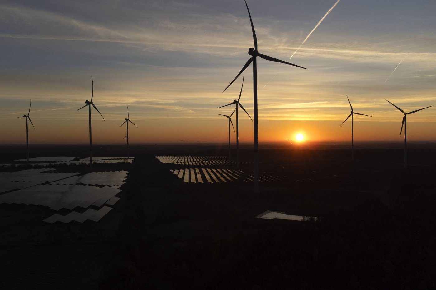 UN says booming solar, wind and other green energy hits global tipping point for ever lower costs | iNFOnews.ca UN says booming solar, wind and other green energy hits global tipping point for ever lower costs | iNFOnews.ca