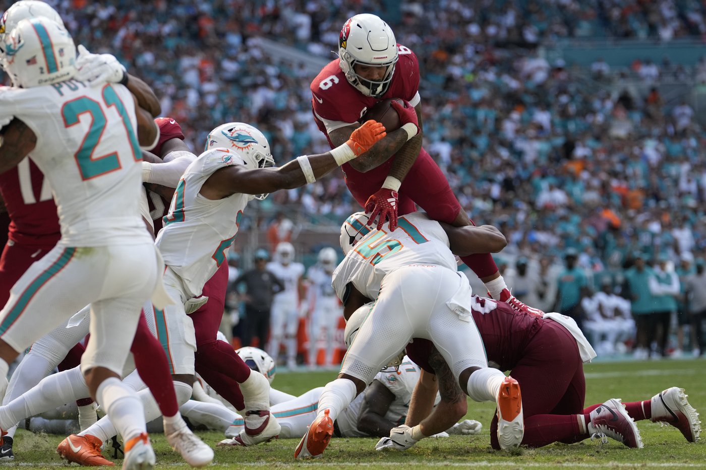 Kyler Murray rallies Cardinals to 28-27 win over Dolphins in Tua Tagovailoa's return | iNFOnews.ca