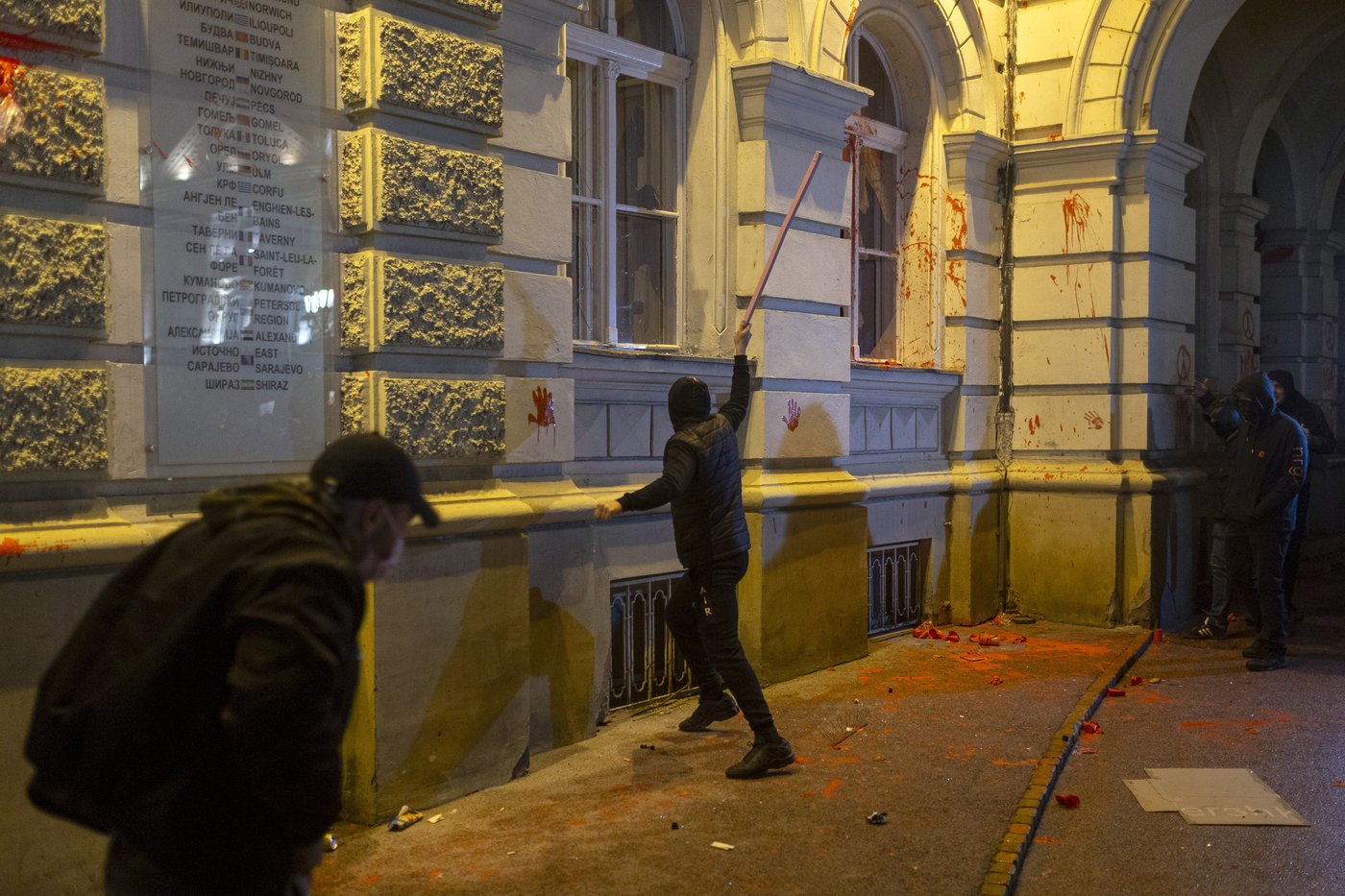 Police fire tear gas at protest over deadly canopy collapse in Serbia | iNFOnews.ca Police fire tear gas at protest over deadly canopy collapse in Serbia | iNFOnews.ca