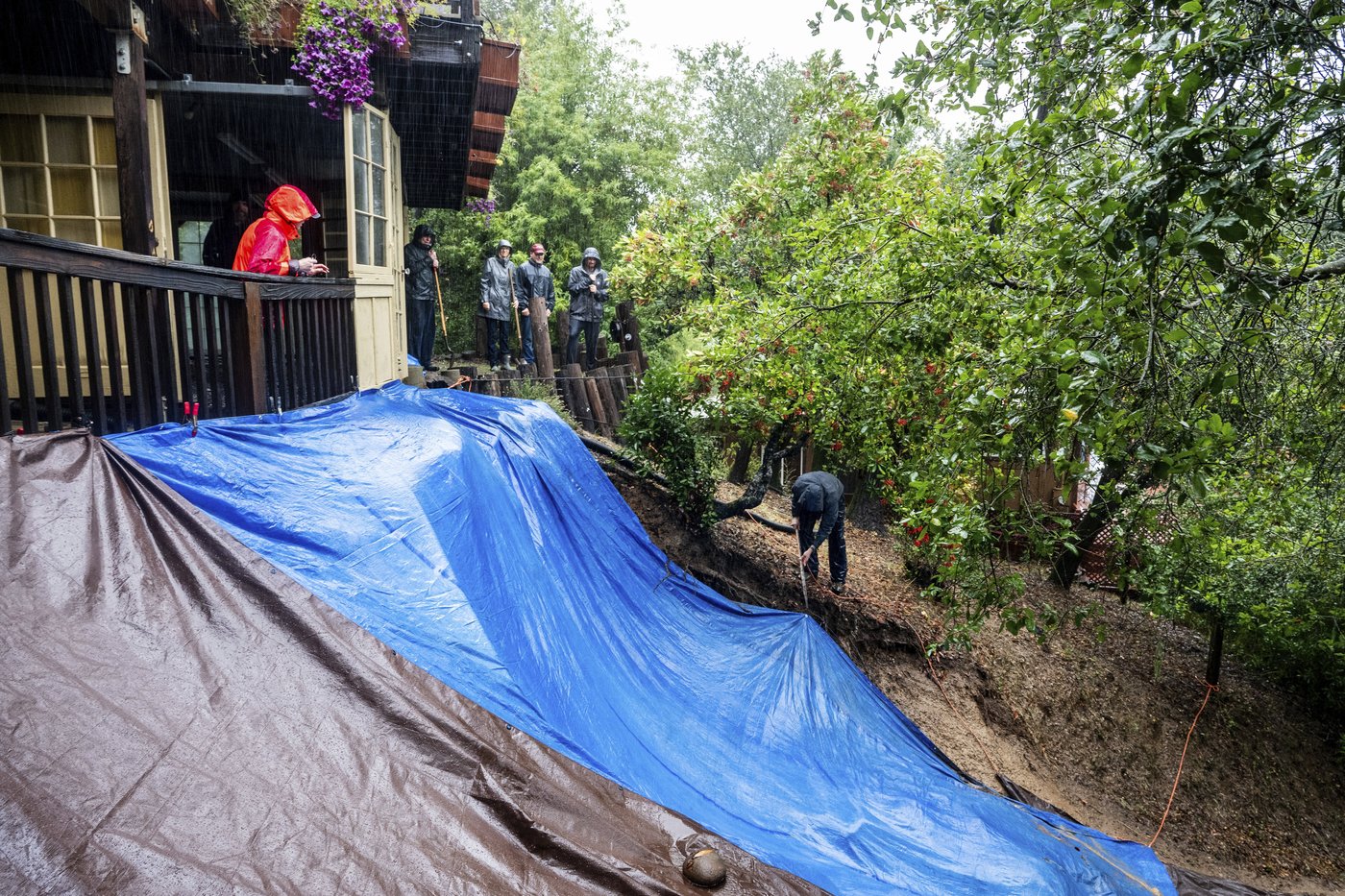 Storm inundates Northern California with rain, heavy snow. Thousands remain in the dark in Seattle | iNFOnews.ca Storm inundates Northern California with rain, heavy snow. Thousands remain in the dark in Seattle | iNFOnews.ca