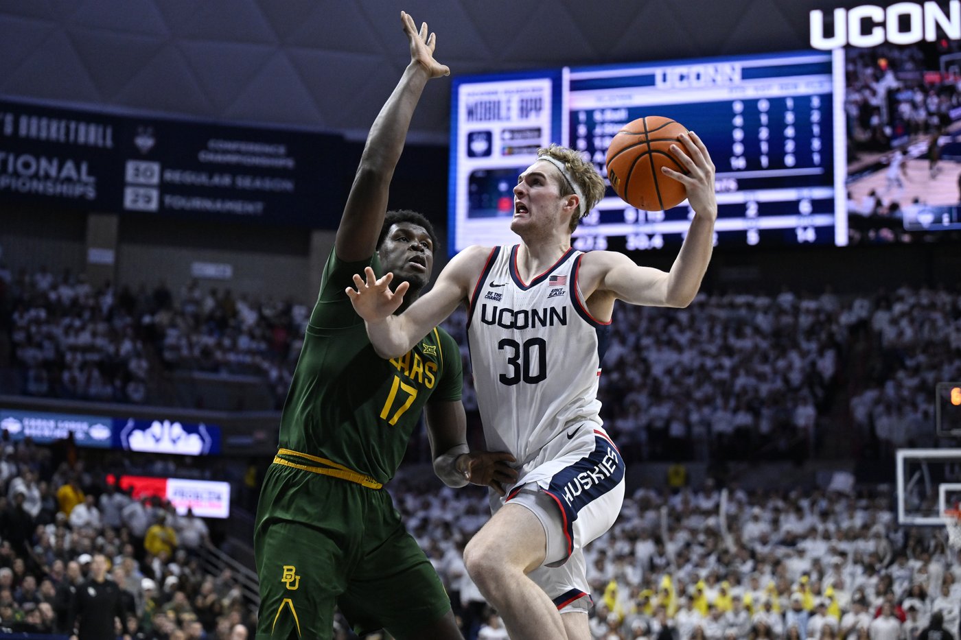 Freshmen Liam McNeeley and Sarah Strong thriving under the pressure of playing for UConn | iNFOnews.ca Freshmen Liam McNeeley and Sarah Strong thriving under the pressure of playing for UConn | iNFOnews.ca