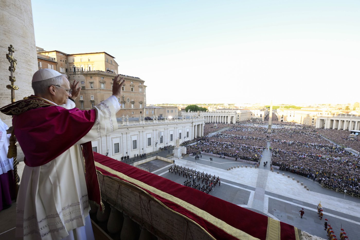 Pope Leo XIV brings hope to Chicago sports fans, and the Knicks for their Villanova ties | iNFOnews.ca