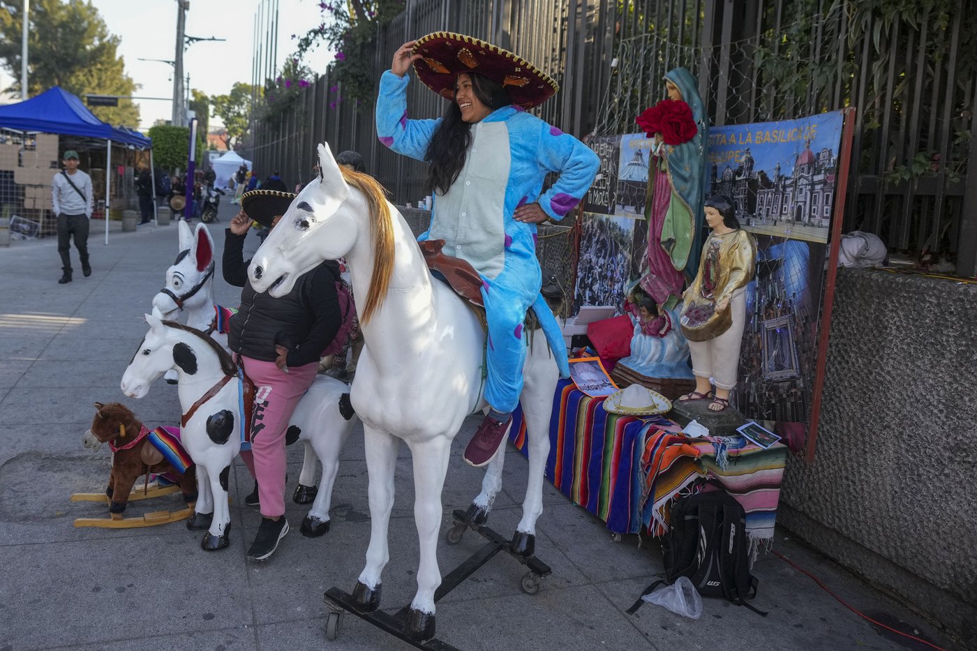 Millions mark Mexico's Virgin of Guadalupe Day but calls for a truce in drug violence go unheeded | iNFOnews.ca